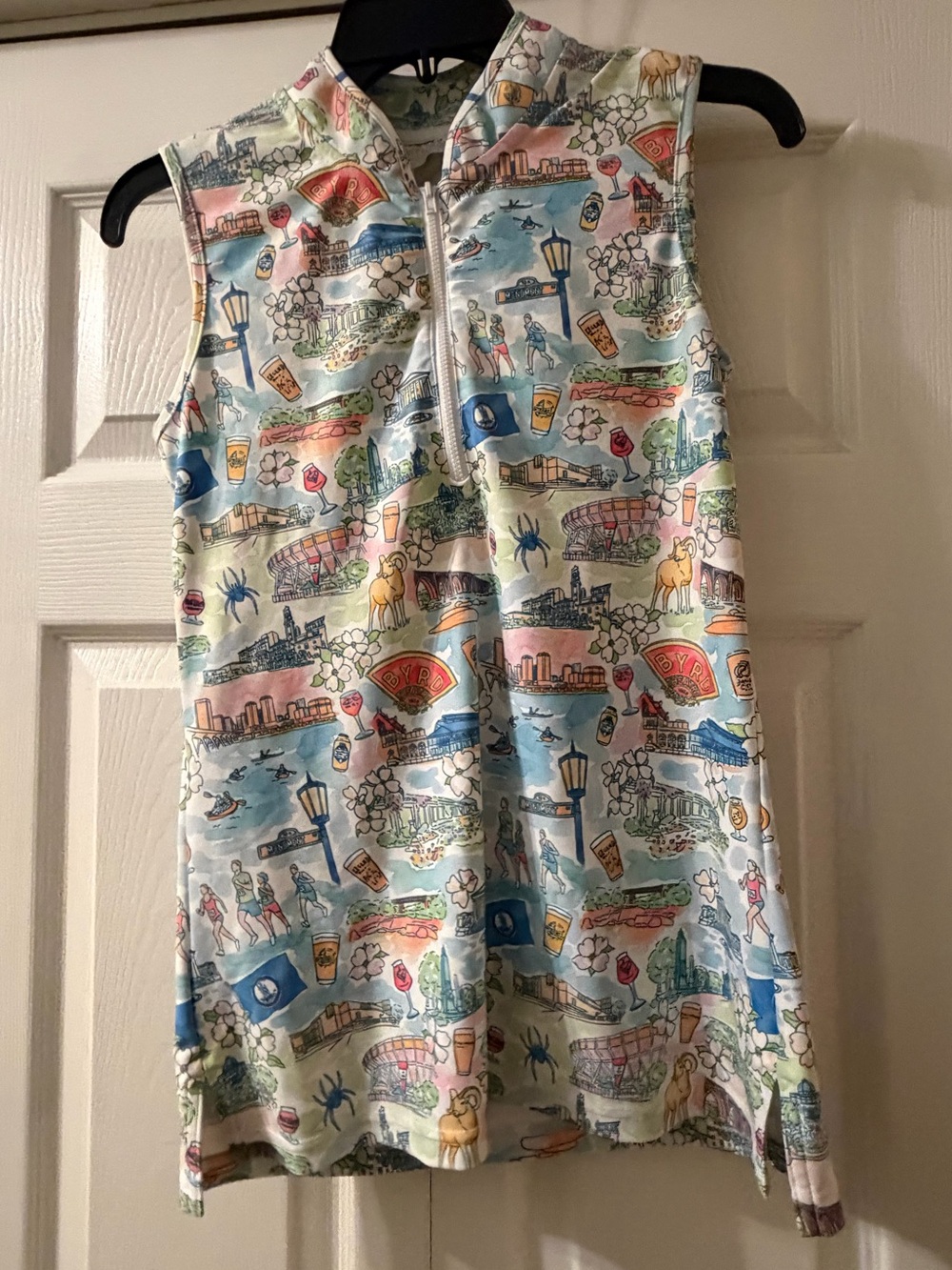 Smith & Quinn Custom Richmond Toile Print Sleeveless 3/4 Zip Top Size S